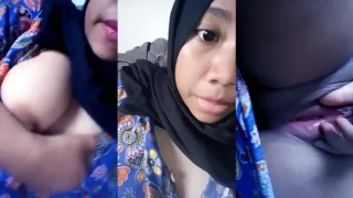 Bokep Cewek Hijab Cantik Pamer Memek Tembem