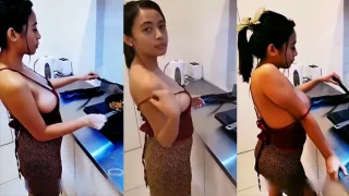 Bokep Indo Miera Masak Sambil Pamer Uting